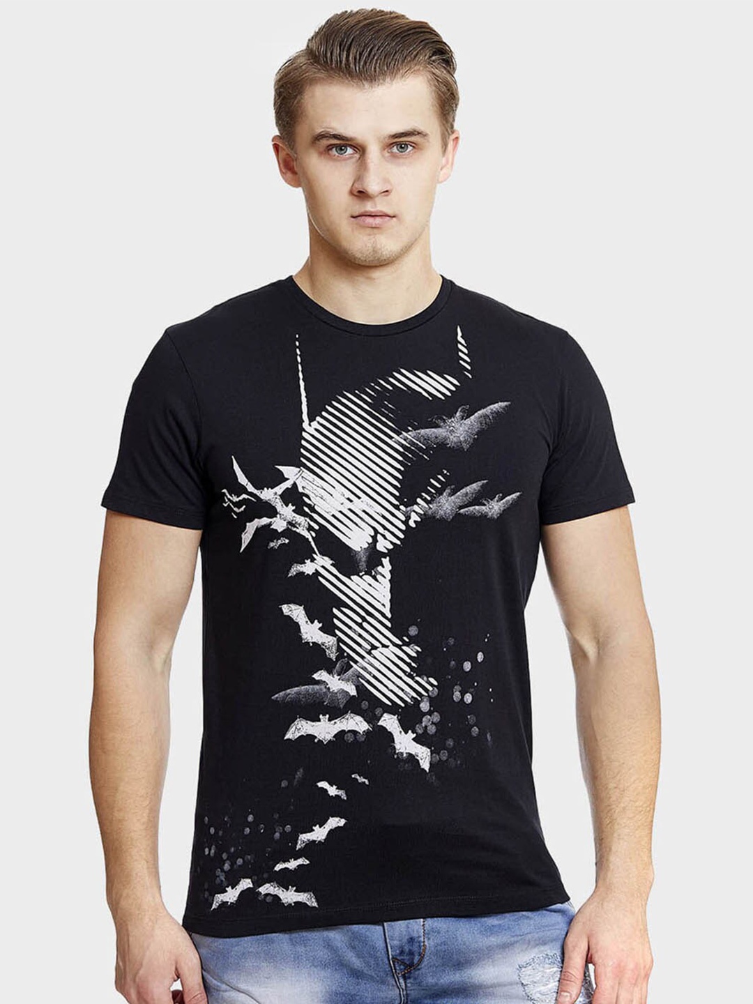 

Free Authority Men Black & White Batman Printed T-shirt