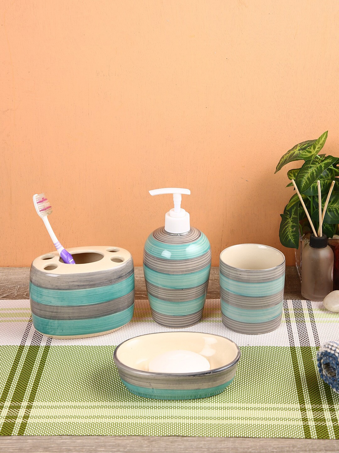 

Aapno Rajasthan Set Of 4 Blue & Grey Printed Ceramic Bathroom Accessories