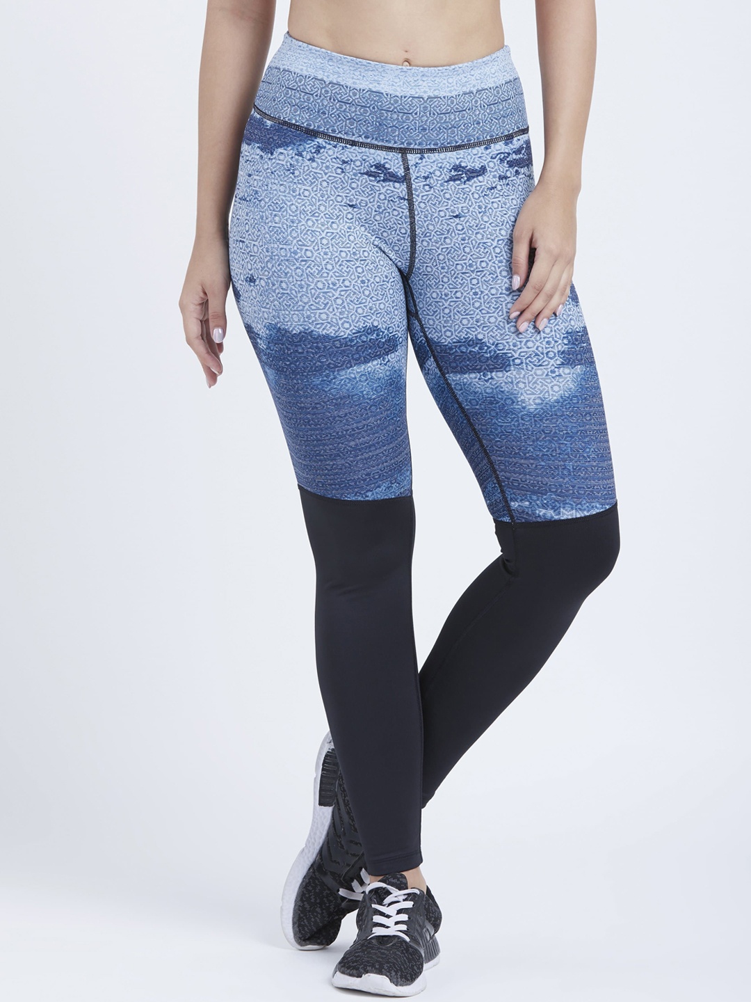 

CREEZ Women Blue & Black Colourblocked Skinny Fit Antimicrobial Rapid Dry Tights
