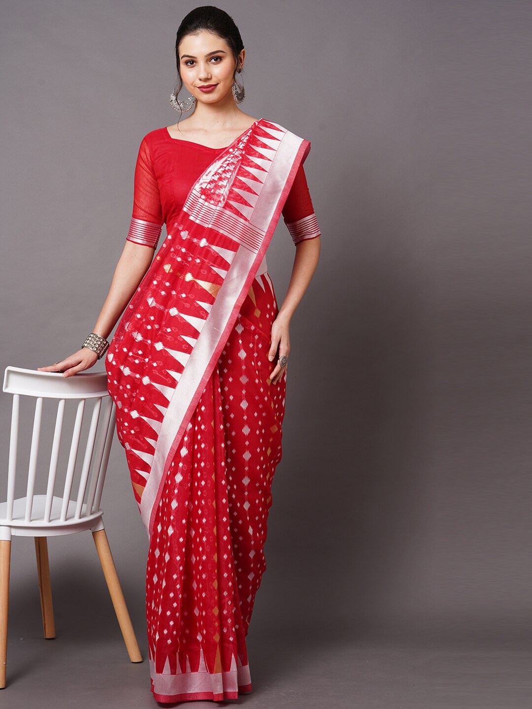 

Mitera Red & Silver-Toned Woven Design Silk Cotton Saree