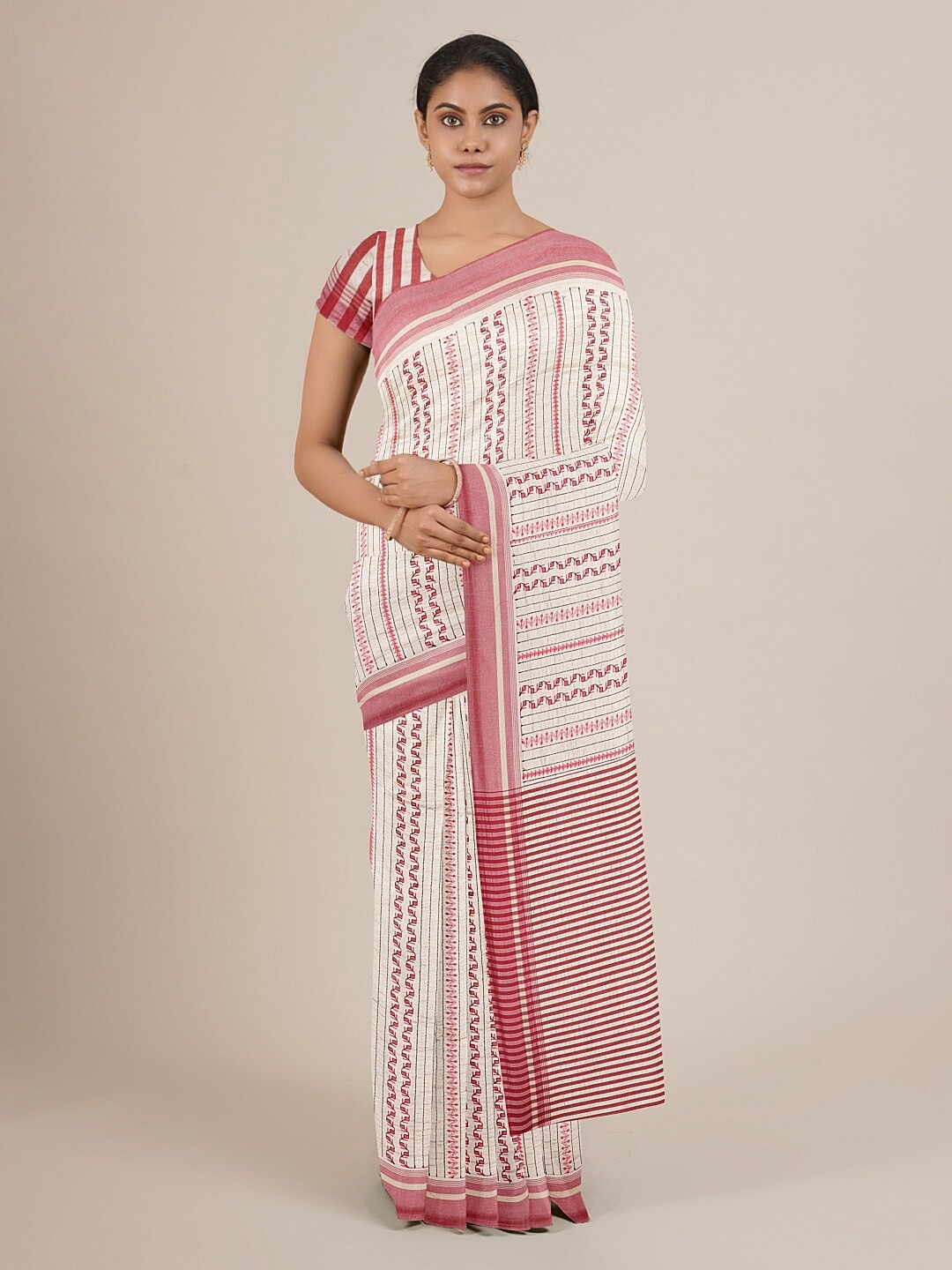 

Pothys Cream-Coloured & Red Printed Jute Silk Saree