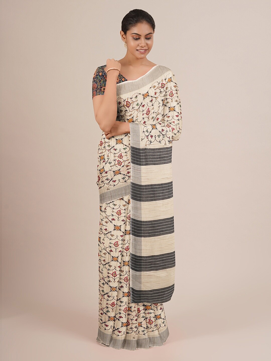 

Pothys Cream-Coloured & Grey Floral Jute Silk Saree