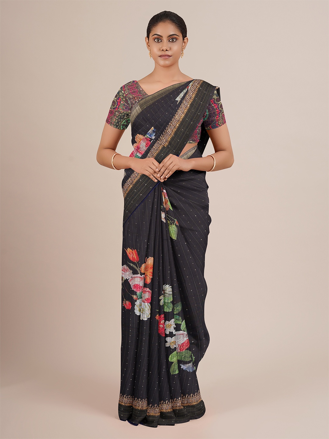 

Pothys Black & Red Floral Printed Linen Blend Saree