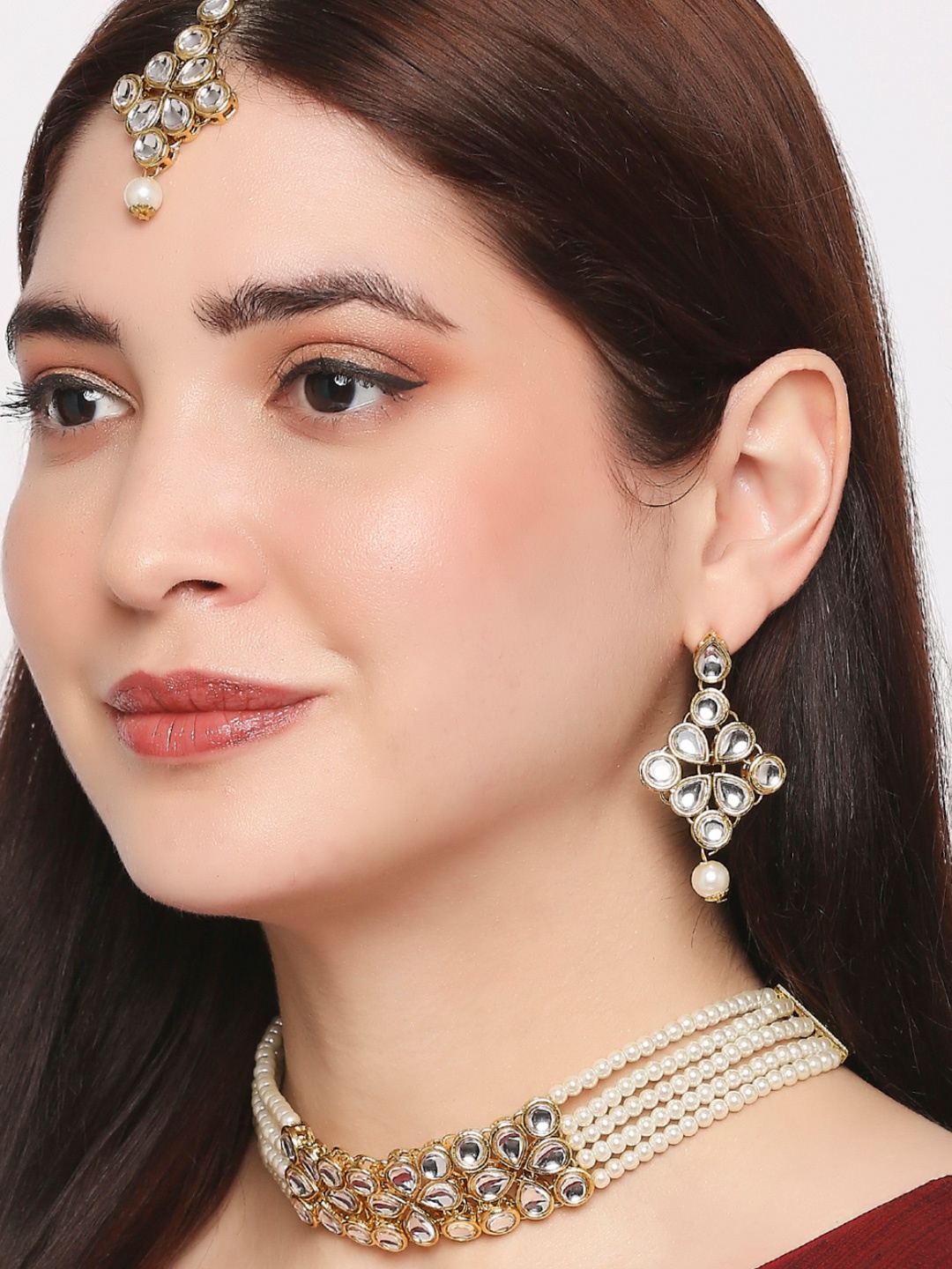 

OOMPH Gold-Plated White Kundan-Studded & Pearl Beaded Jadau Jewellery Set With Maang tikka