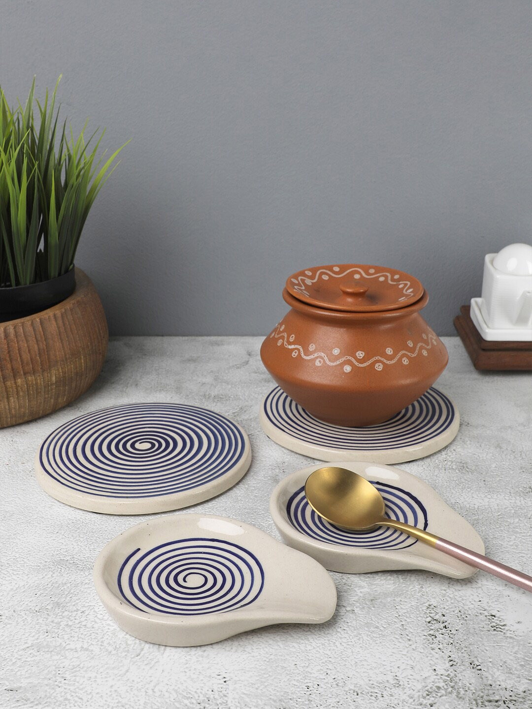 

VarEesha Blue Set of 4 Handcrafted Spiral Ceramic Spoon Rests and Trivets