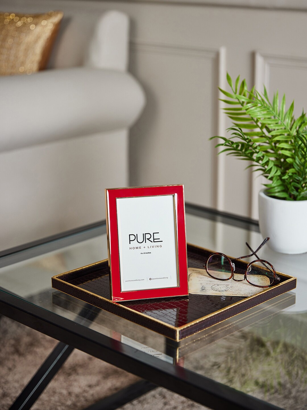 

Pure Home and Living Red & Gold-Toned Solid Table Photo Frame