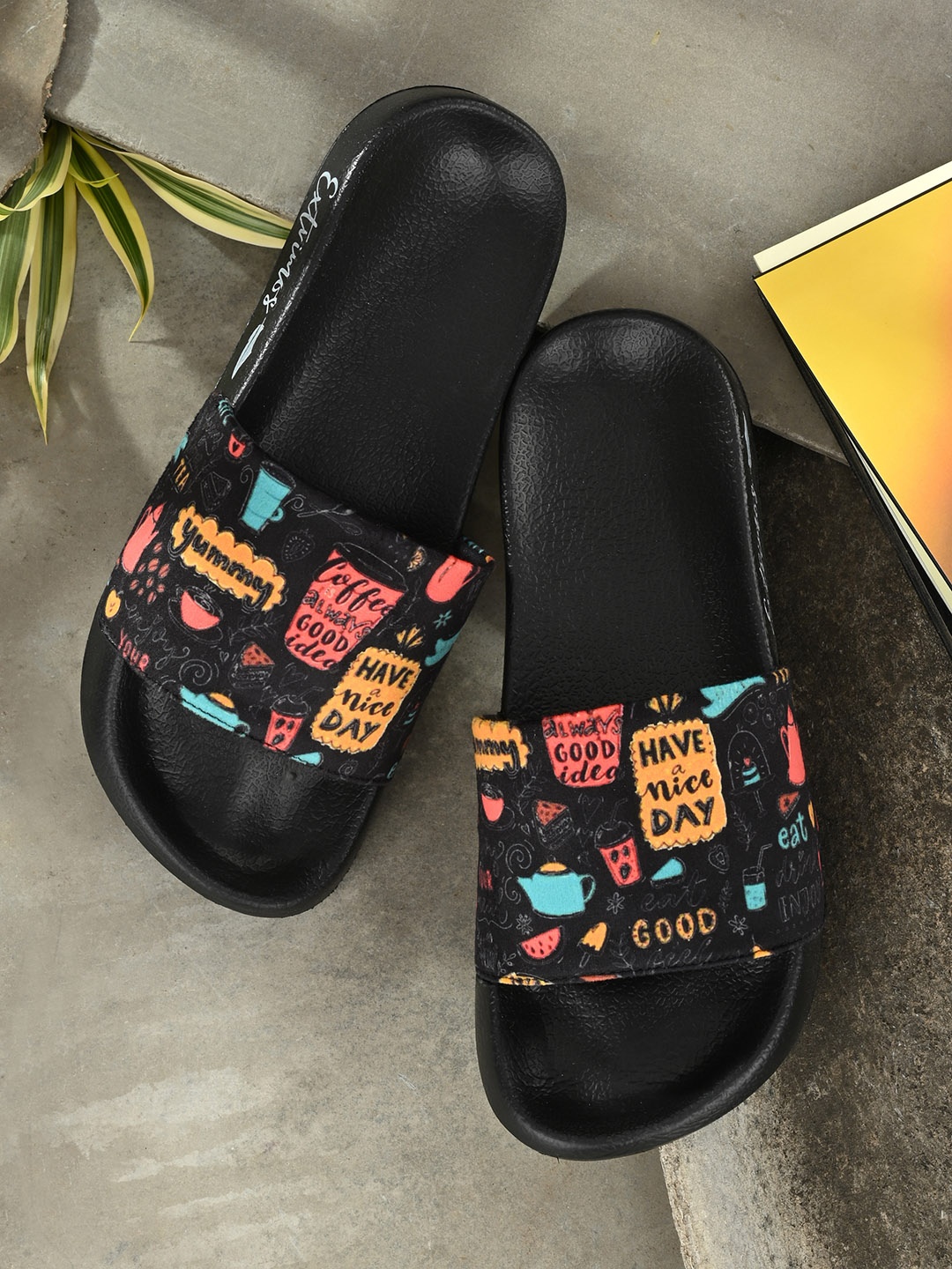 

EXTRIMOS Men Black Printed Sliders