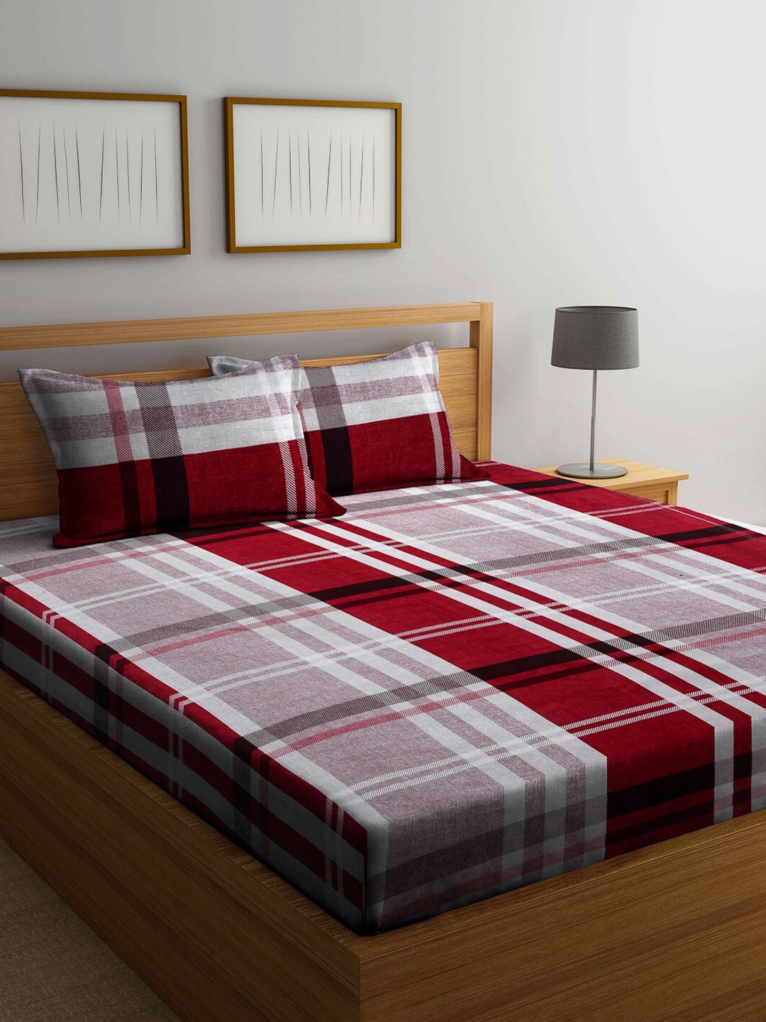 

Arrabi Red & White Geometric 300 TC King Bedsheet with 2 Pillow Covers