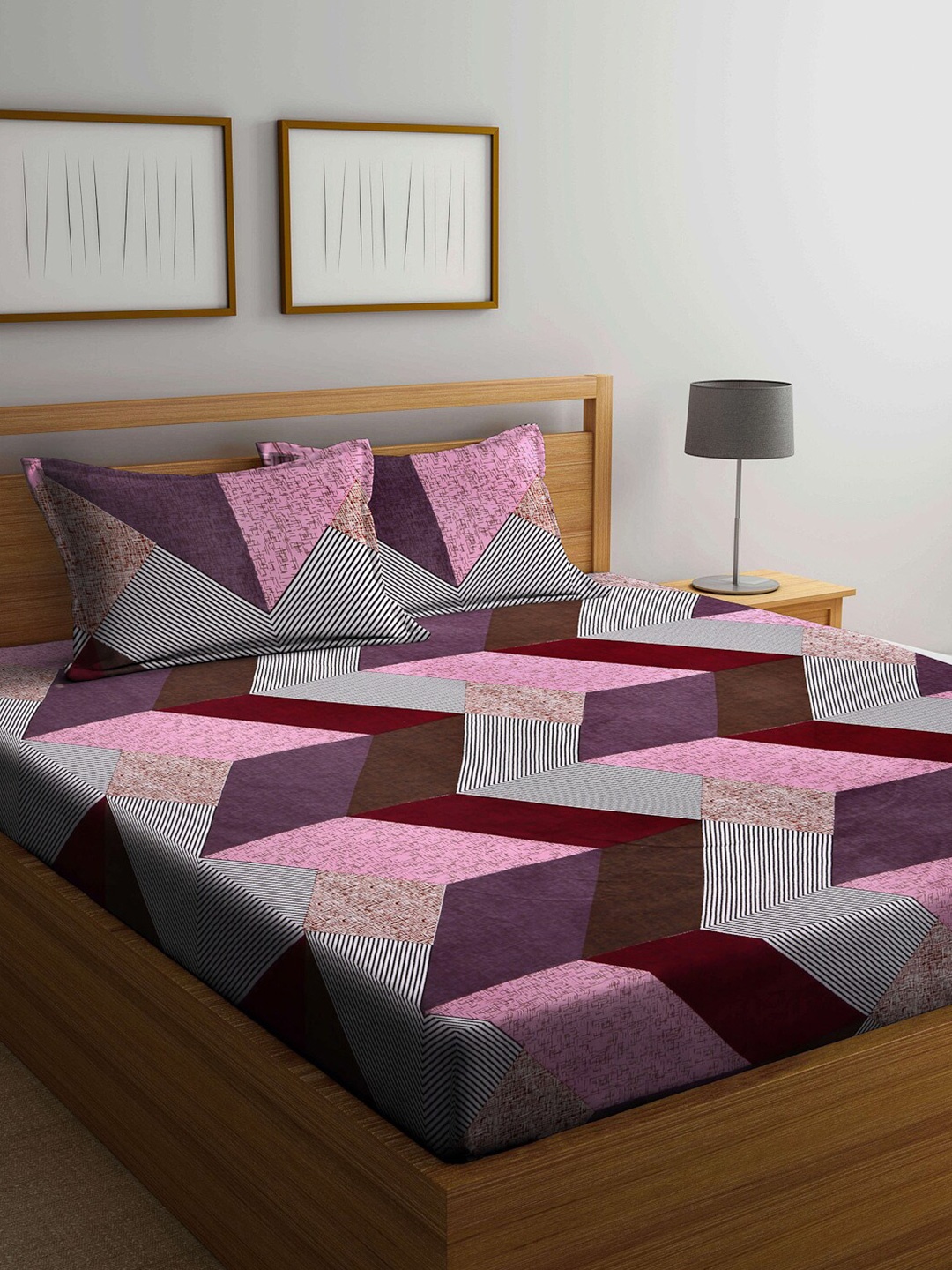 

Arrabi Pink & Brown Geometric 300 TC King Bedsheet with 2 Pillow Covers
