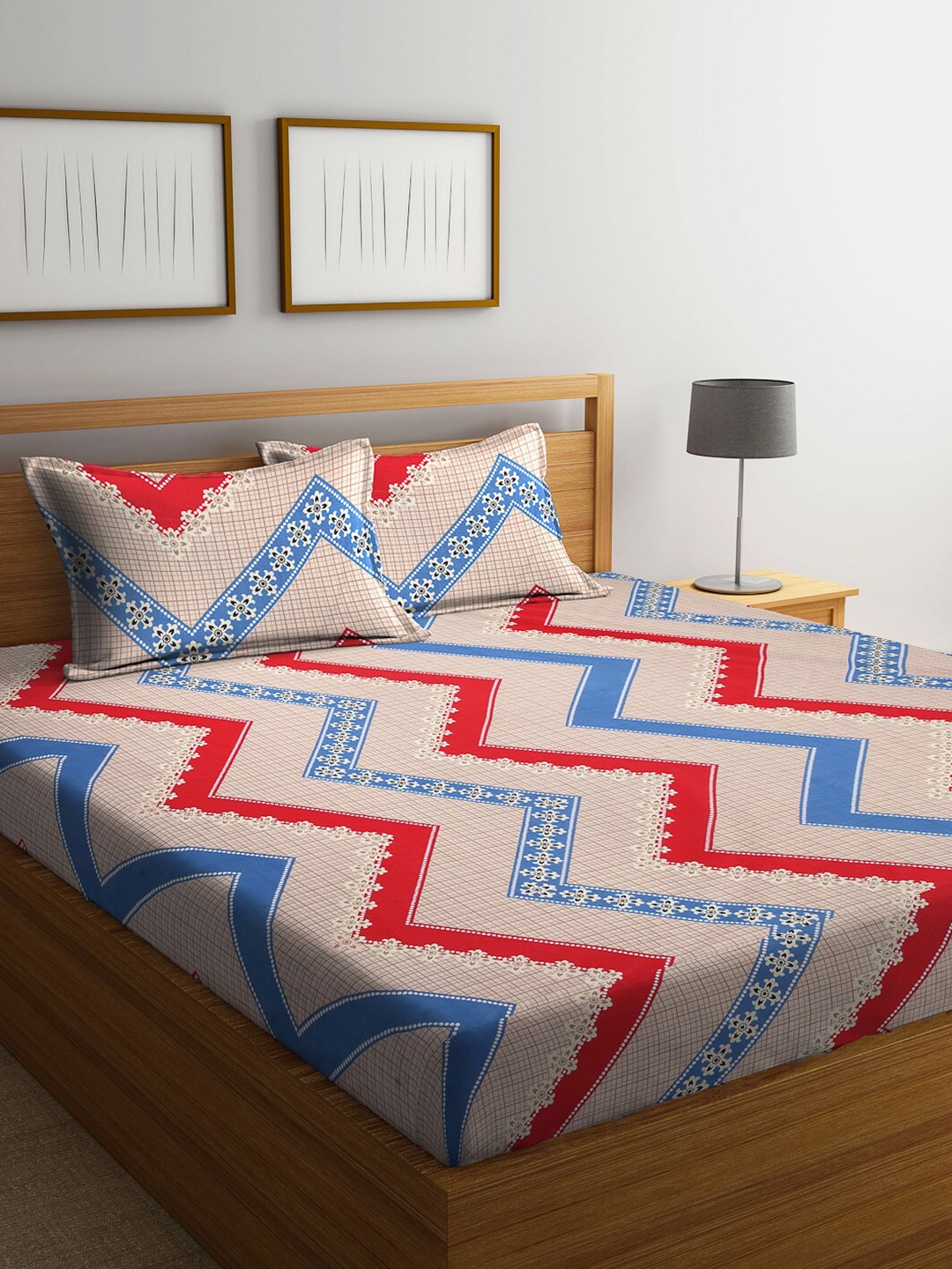 

Arrabi Beige & Red Geometric 300 TC King Bedsheet with 2 Pillow Covers