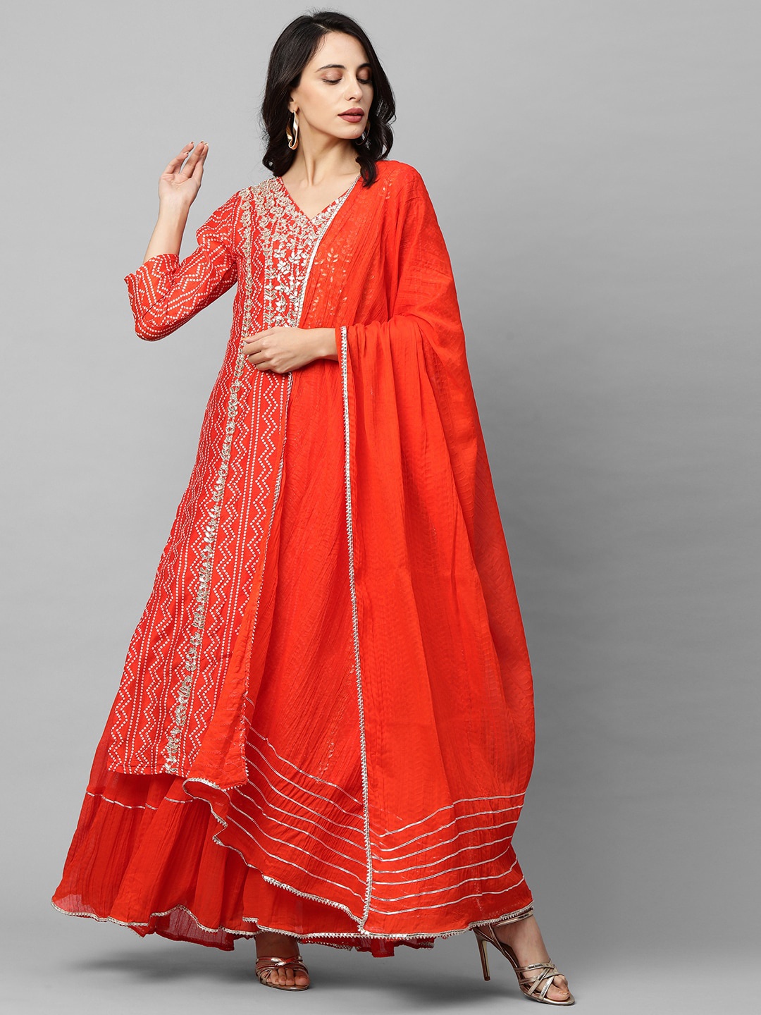 

FASHOR Women Orange & White Bandhani Printed Gotta Patti Kurta