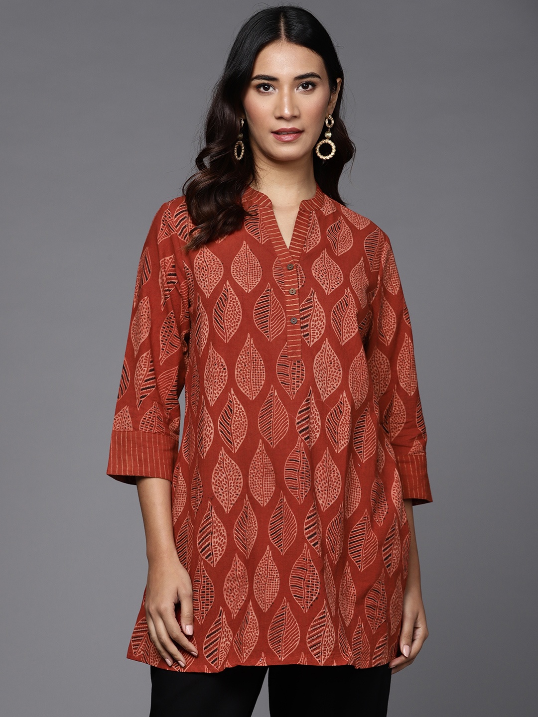 

Fabindia Maroon & Black Cotton Mandarin Collar Hand Block Print Tunic