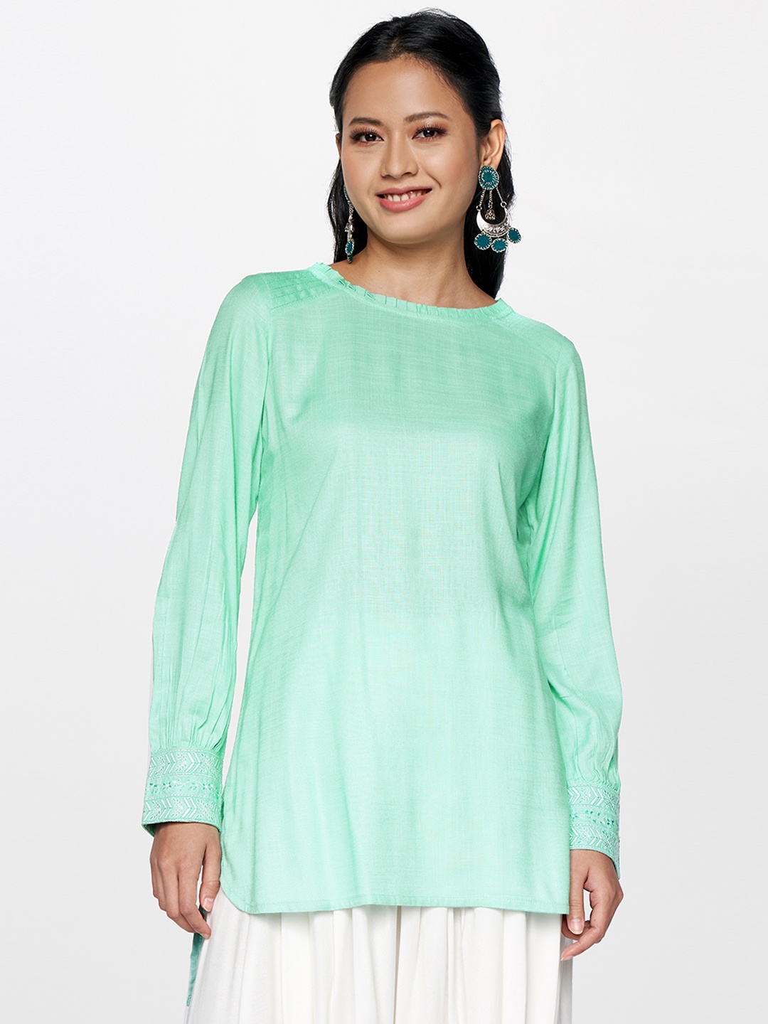 

Global Desi Women Green Solid Regular Top