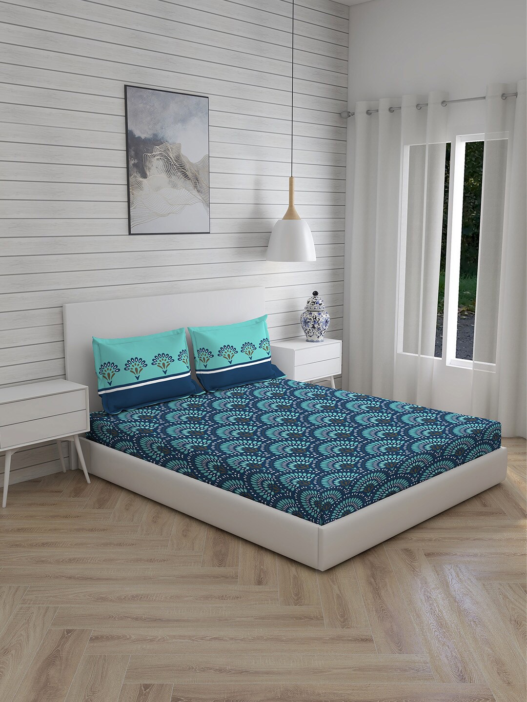 

Boutique Living India Blue & Green Geometric 120 TC Queen Bedsheet with 2 Pillow Covers