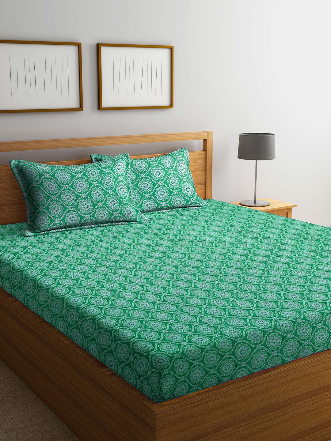 

KLOTTHE Green & White Printed 300 TC Pure Cotton King Bedsheet with 2 Pillow Covers