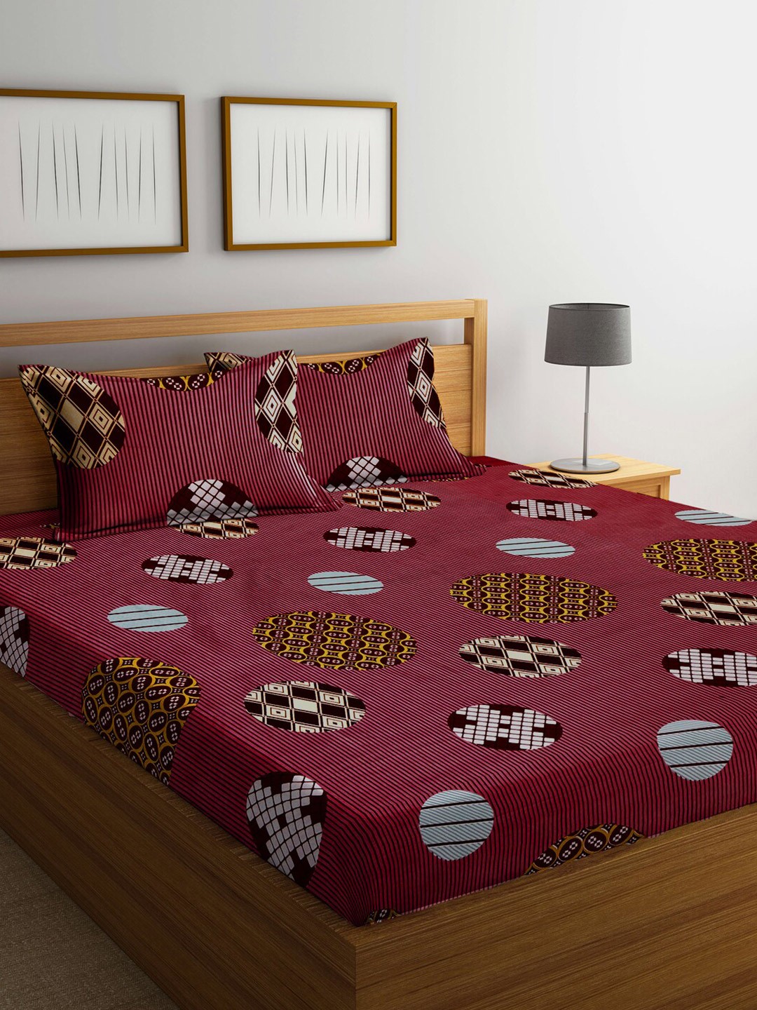 

KLOTTHE Maroon & Grey Geometric 210 TC King Bedsheet with 2 Pillow Covers