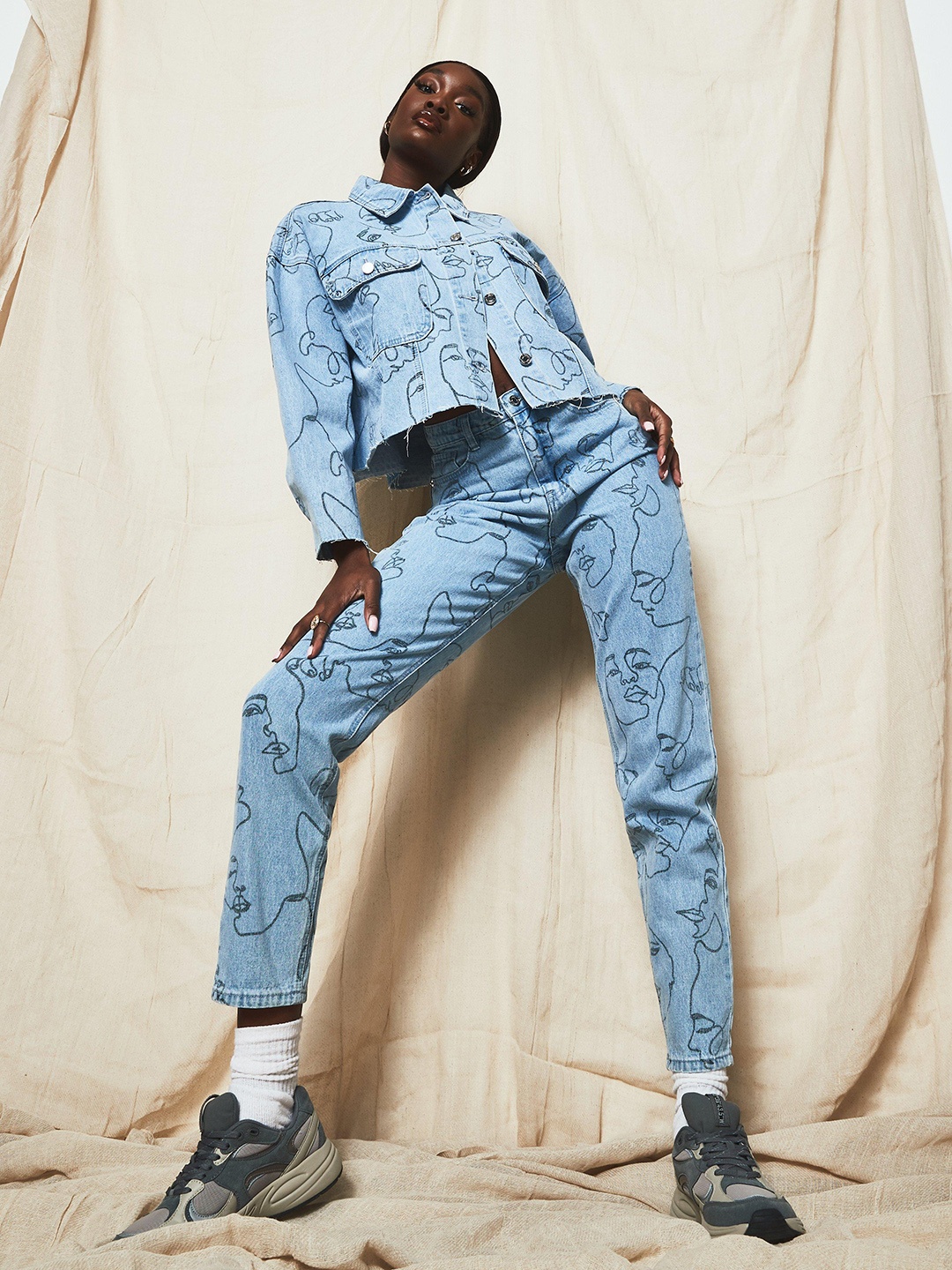 

Missguided Women Blue & Black Pure Cotton High-Rise Mom Fit Printed Crop Jeans
