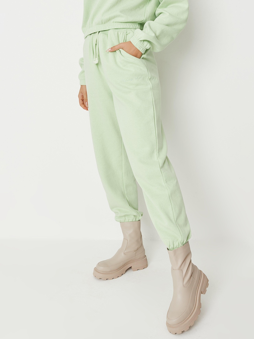 

Missguided Women Green Solid Regular Fit Cropped Joggers