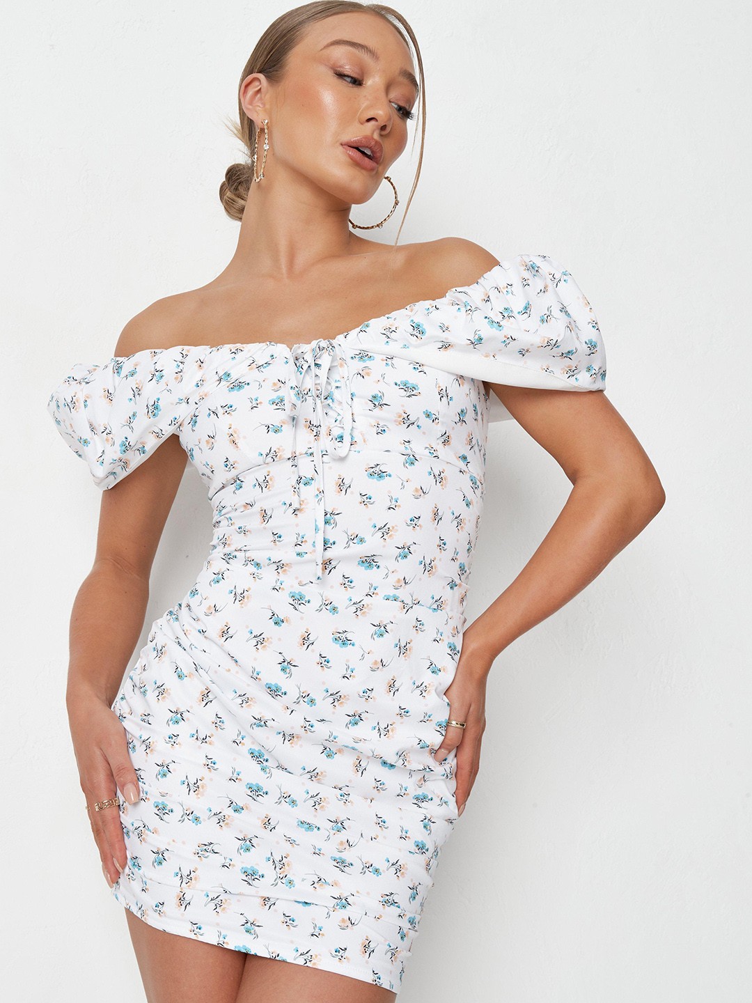 

Missguided White & Blue Ditsy Floral Print Off-Shoulder Puff Sleeves Mini Bodycon Dress