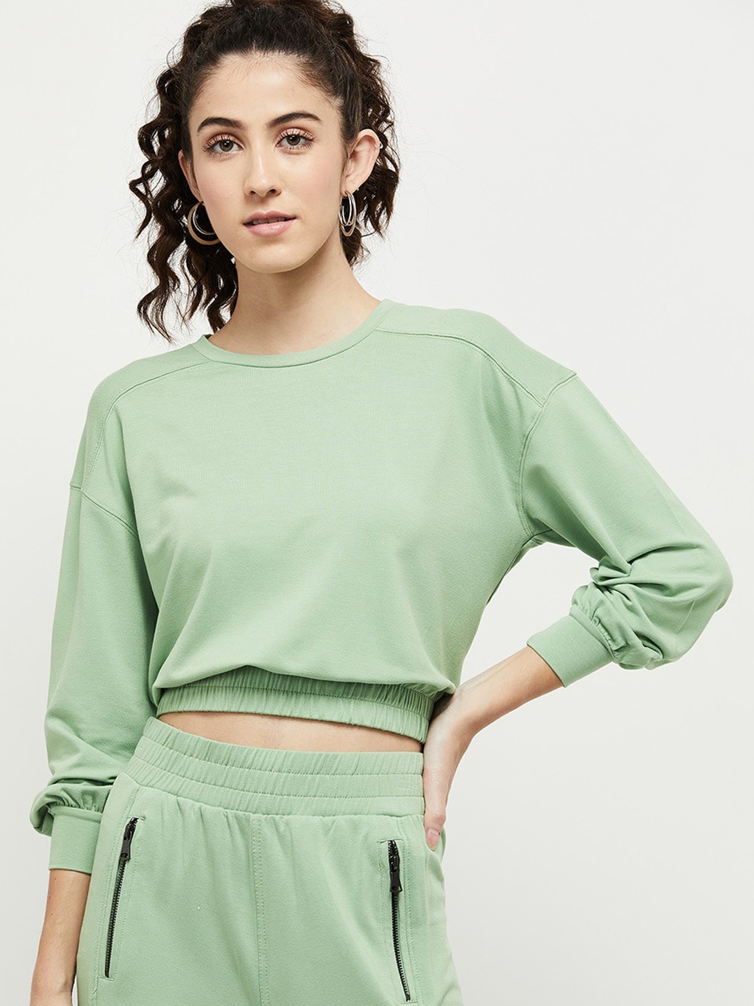 

max Women Green Solid Crop Pullover Sweatshirt