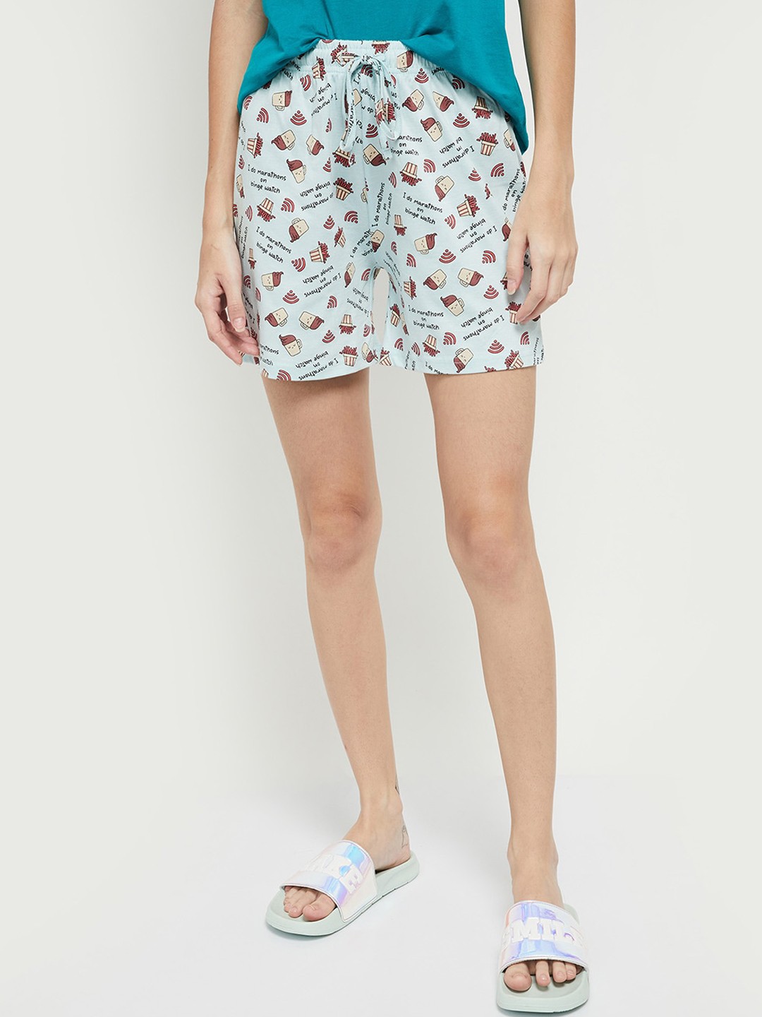 

max Women Blue & Beige Conversational Printed Pure Cotton Regular Shorts