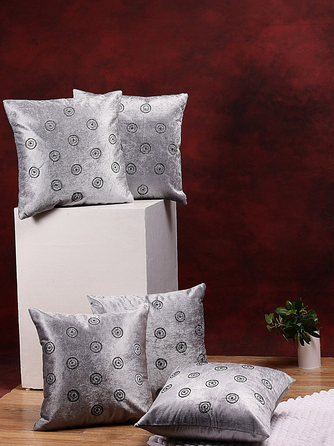 

DREAM WEAVERZ Grey & Black Set of 5 Embellished Velvet Square Cushion Covers