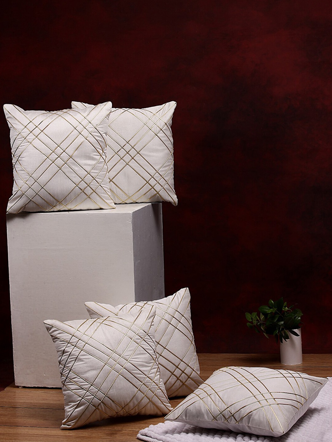 

DREAM WEAVERZ Set of 5 White & Gold-Tone Checked Square Cushion Covers