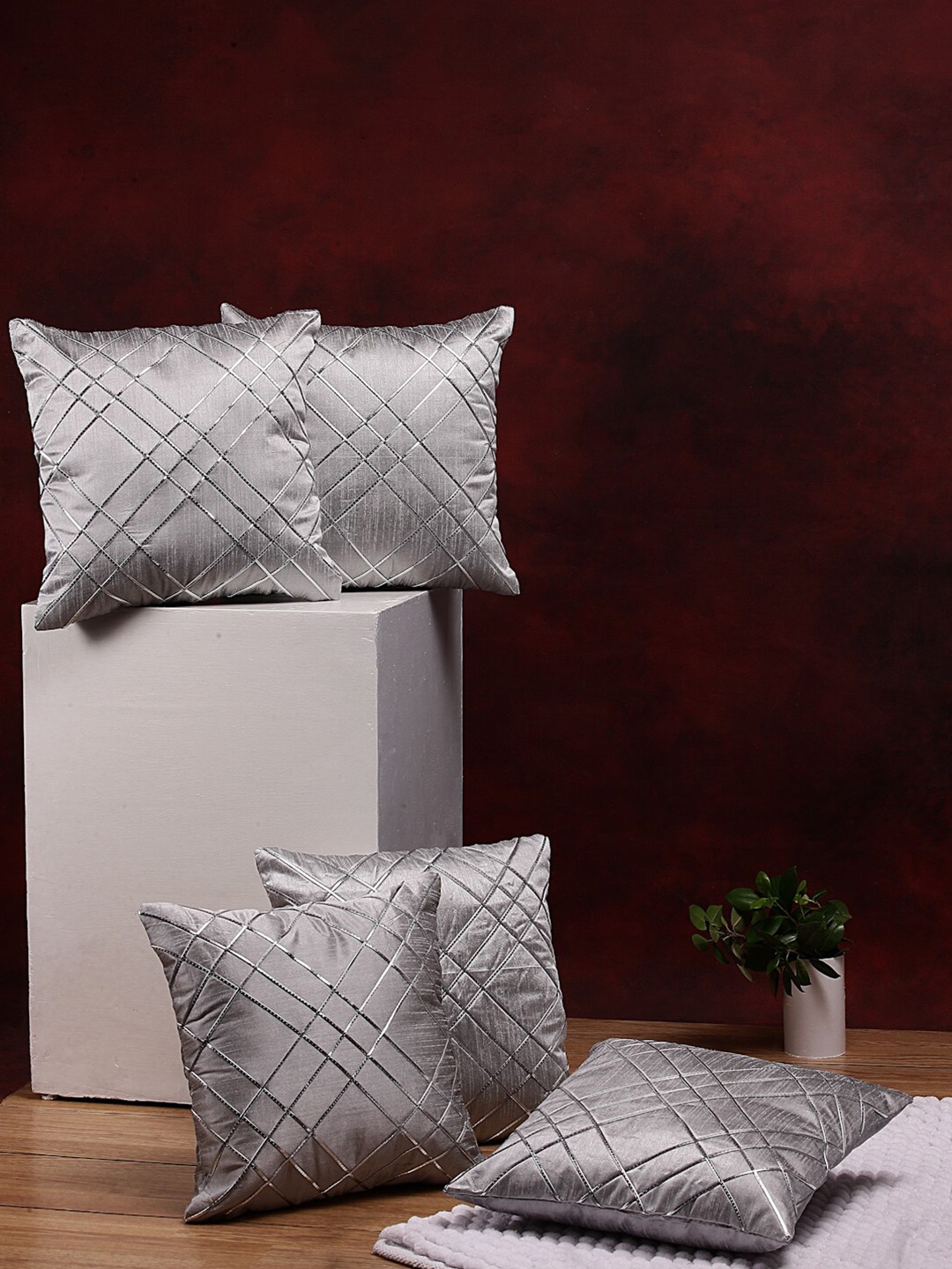 

DREAM WEAVERZ Grey Silver-Toned Set of 5 Embroidered Square Cushion Covers