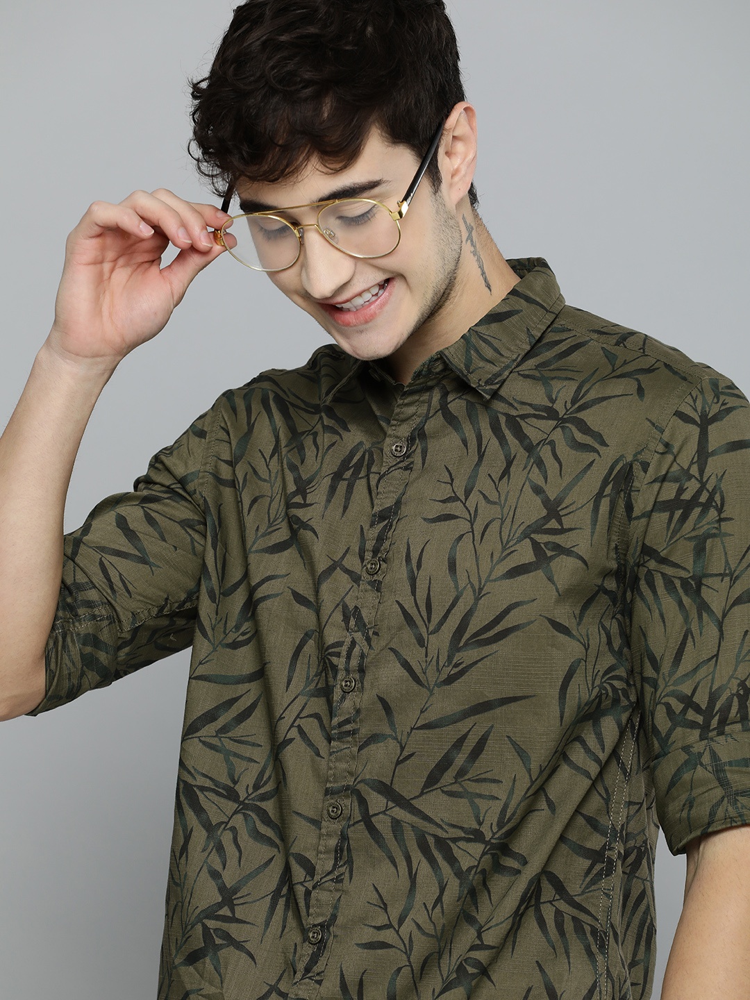 

HERE&NOW Men Olive Green Printed Slim Fit Pure Cotton Casual Shirt