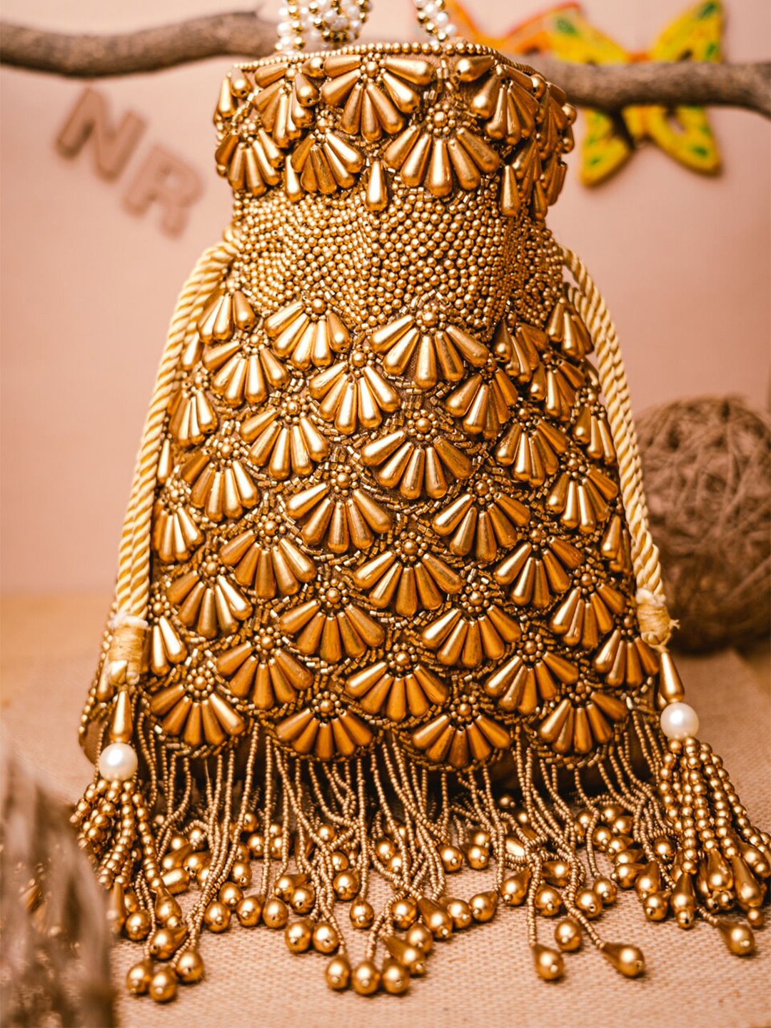 

NR By Nidhi Rathi Cream-Coloured & Gold-Toned Embroidered Potli Clutch