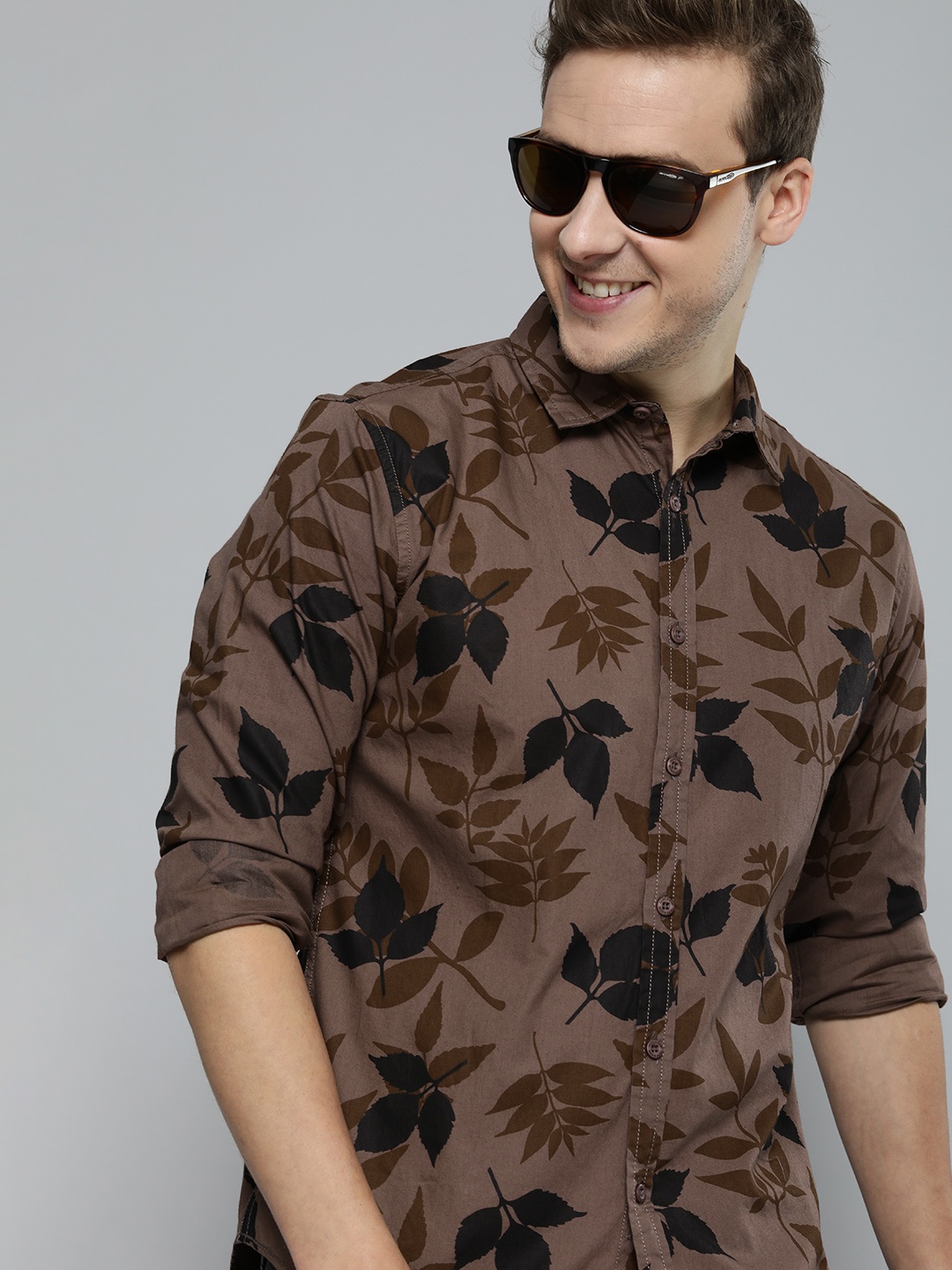

HERE&NOW Men Brown & Black Slim Fit Floral Printed Pure Cotton Casual Shirt