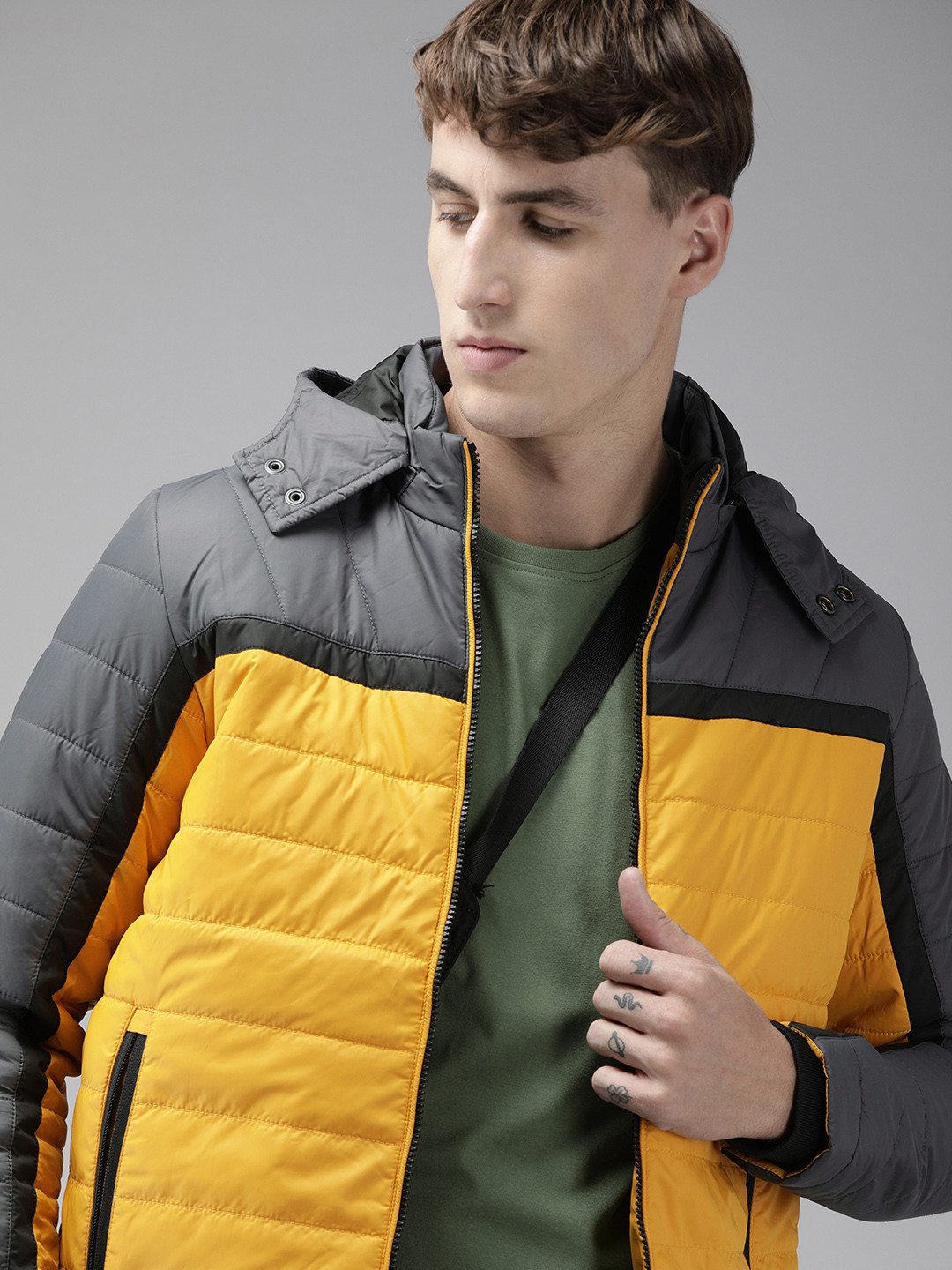 

SPYKAR Men Grey & Yellow Colourblocked Lightweight Puffer Jacket