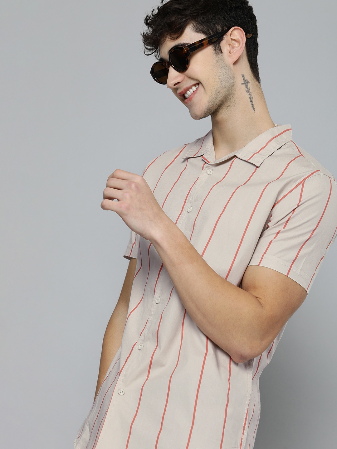 

HERE&NOW Men Beige & Red Slim Fit Striped Pure Cotton Casual Shirt