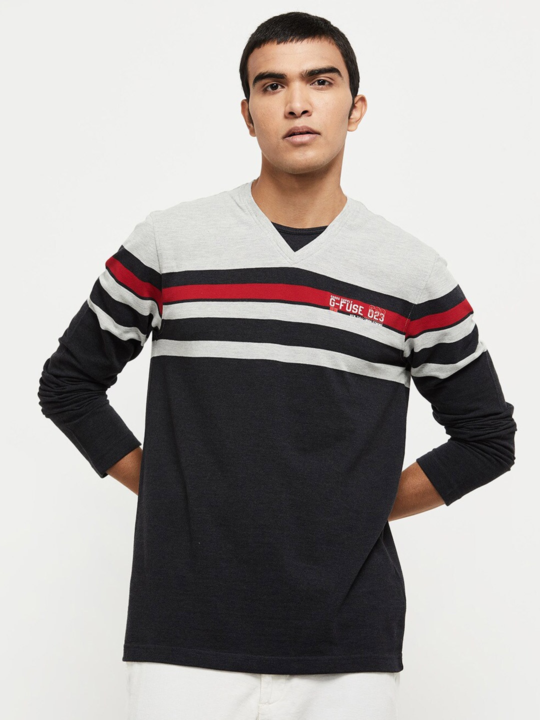 

max Men Grey Striped V-Neck T-shirt