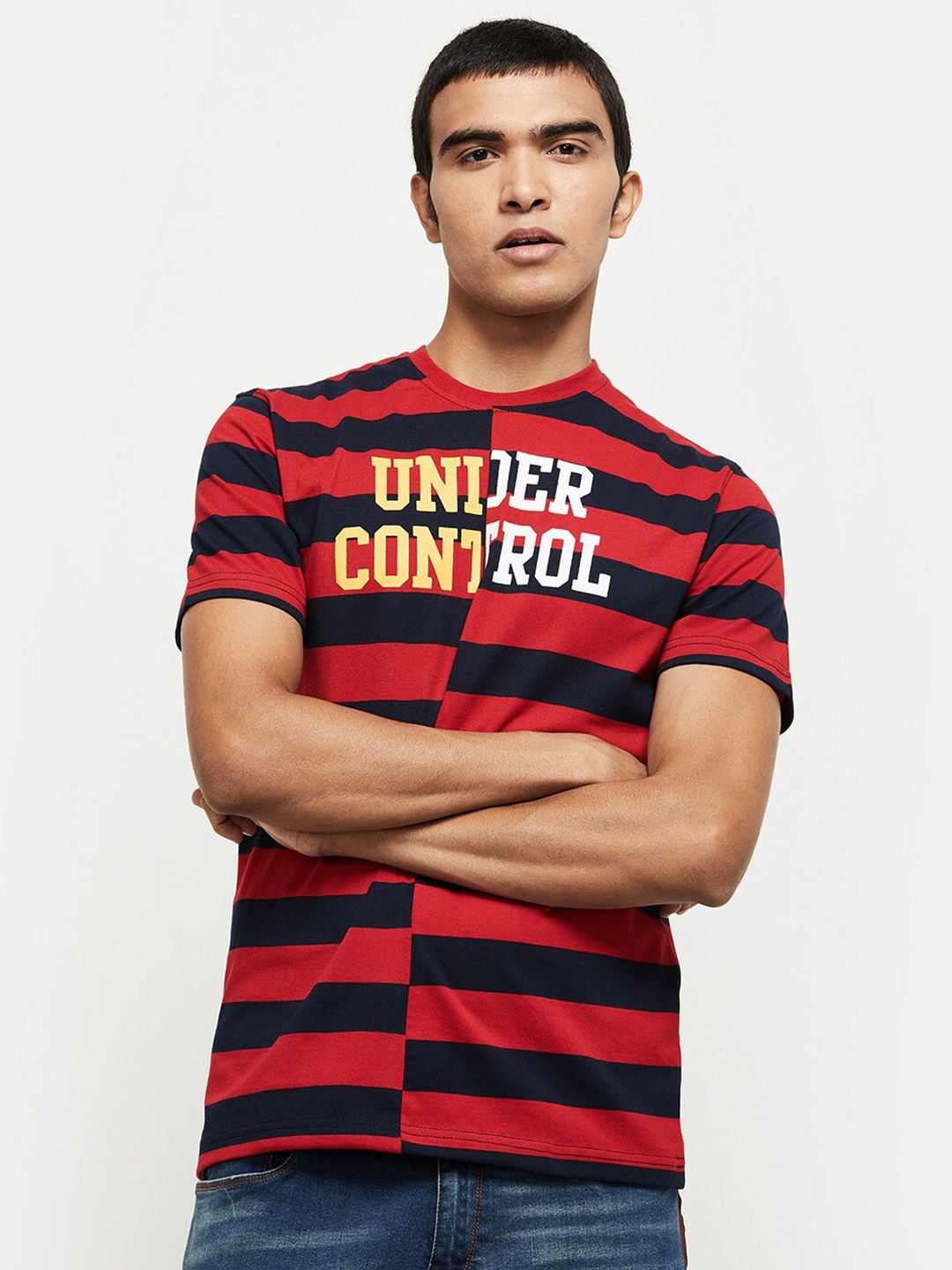 

max Men Red & Navy Blue Striped T-shirt