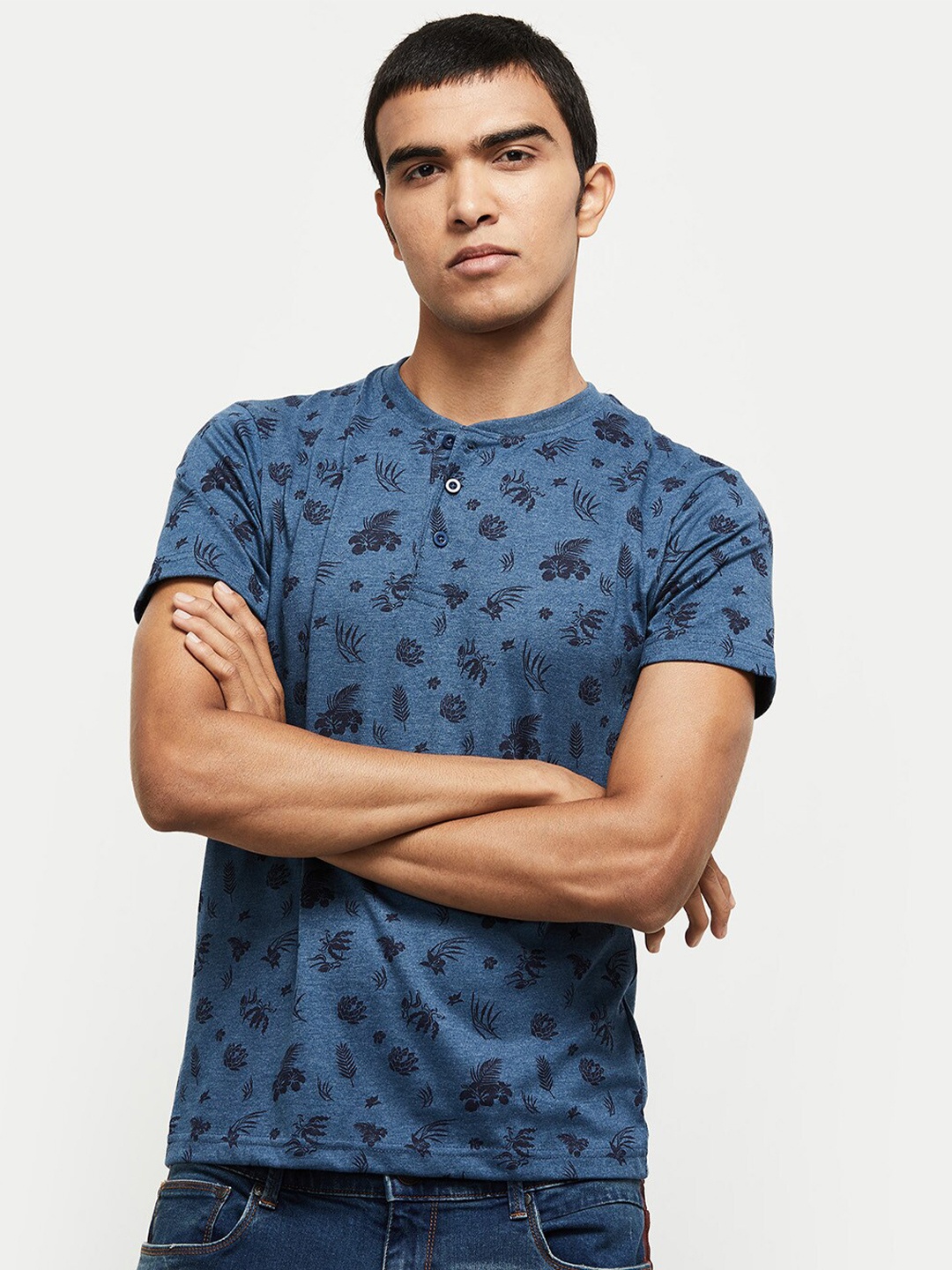 

max Men Blue Printed Henley Neck Tropical T-shirt