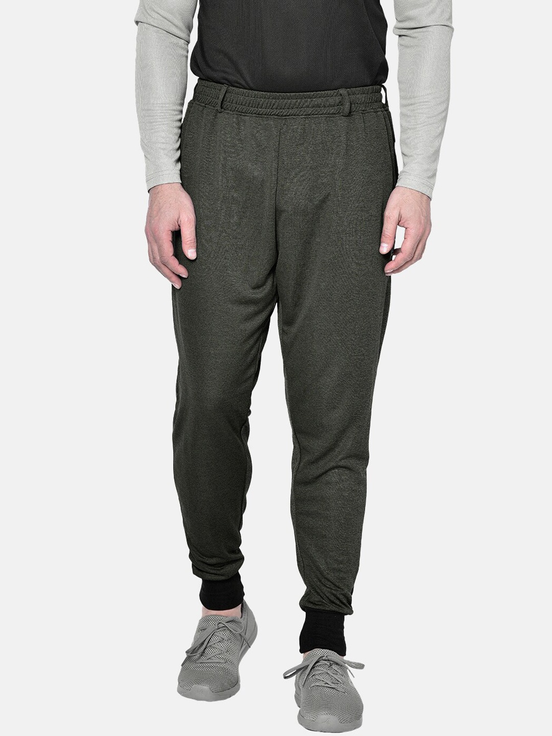 

CHKOKKO Men Olive-Green Solid Joggers