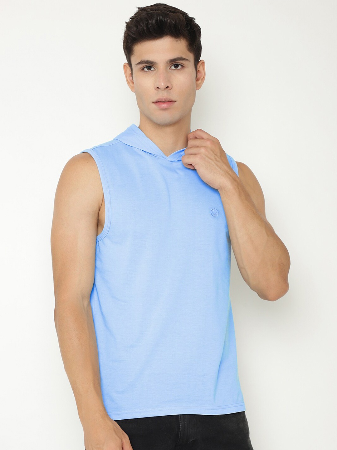 

Chkokko Men Blue Regular Fit Hooded Training or Gym T-shirt