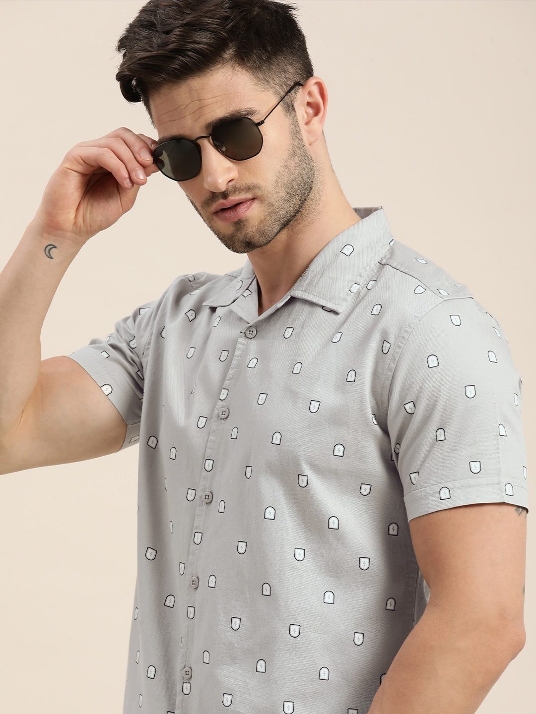 

Moda Rapido Men Cream-Coloured Geometric Printed Casual Shirt