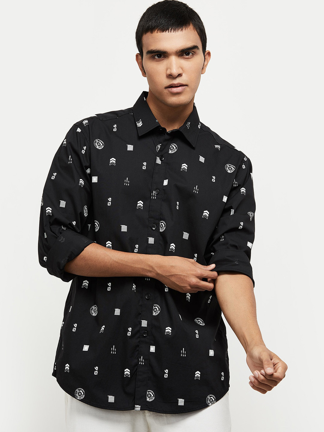 

max Men Black Slim Fit Opaque Printed Casual Shirt