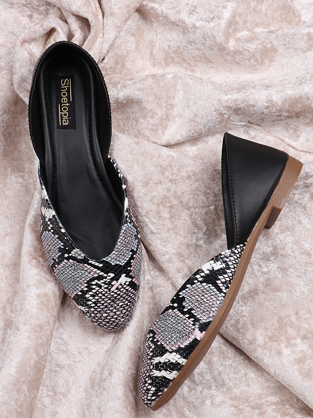 

Shoetopia Women Black Printed Ballerinas Flats