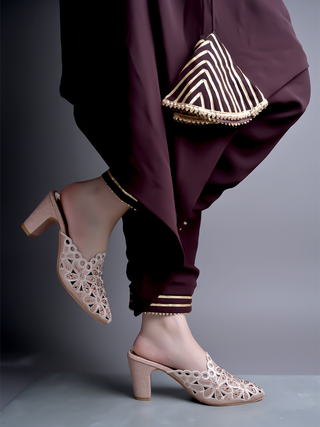 

Shoetopia Pink Embellished Party Block Pumps