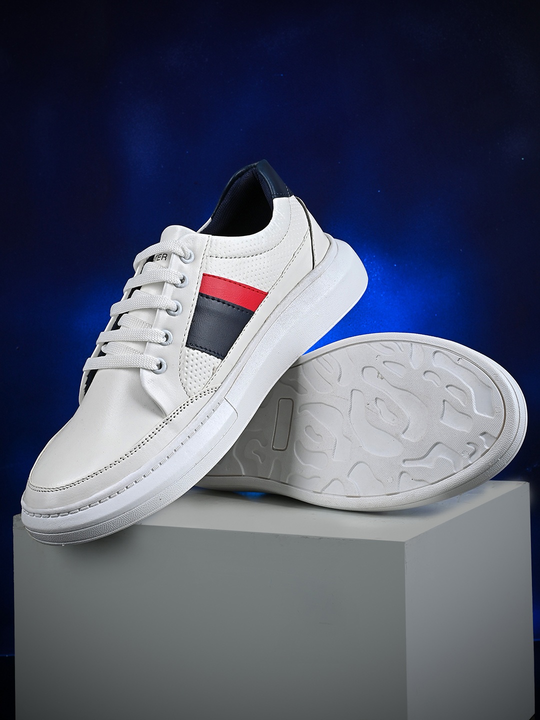 

The Roadster Lifestyle Co Men White Colourblocked Leather Slip-On Sneakers