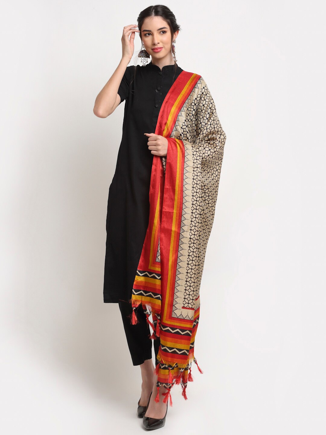 

TAG 7 Women Black & Red Geometric Printed Dupatta