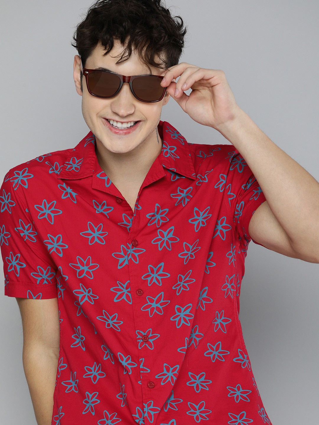 

HERE&NOW Men Red & Blue Slim Fit Floral Printed Pure Cotton Casual Shirt