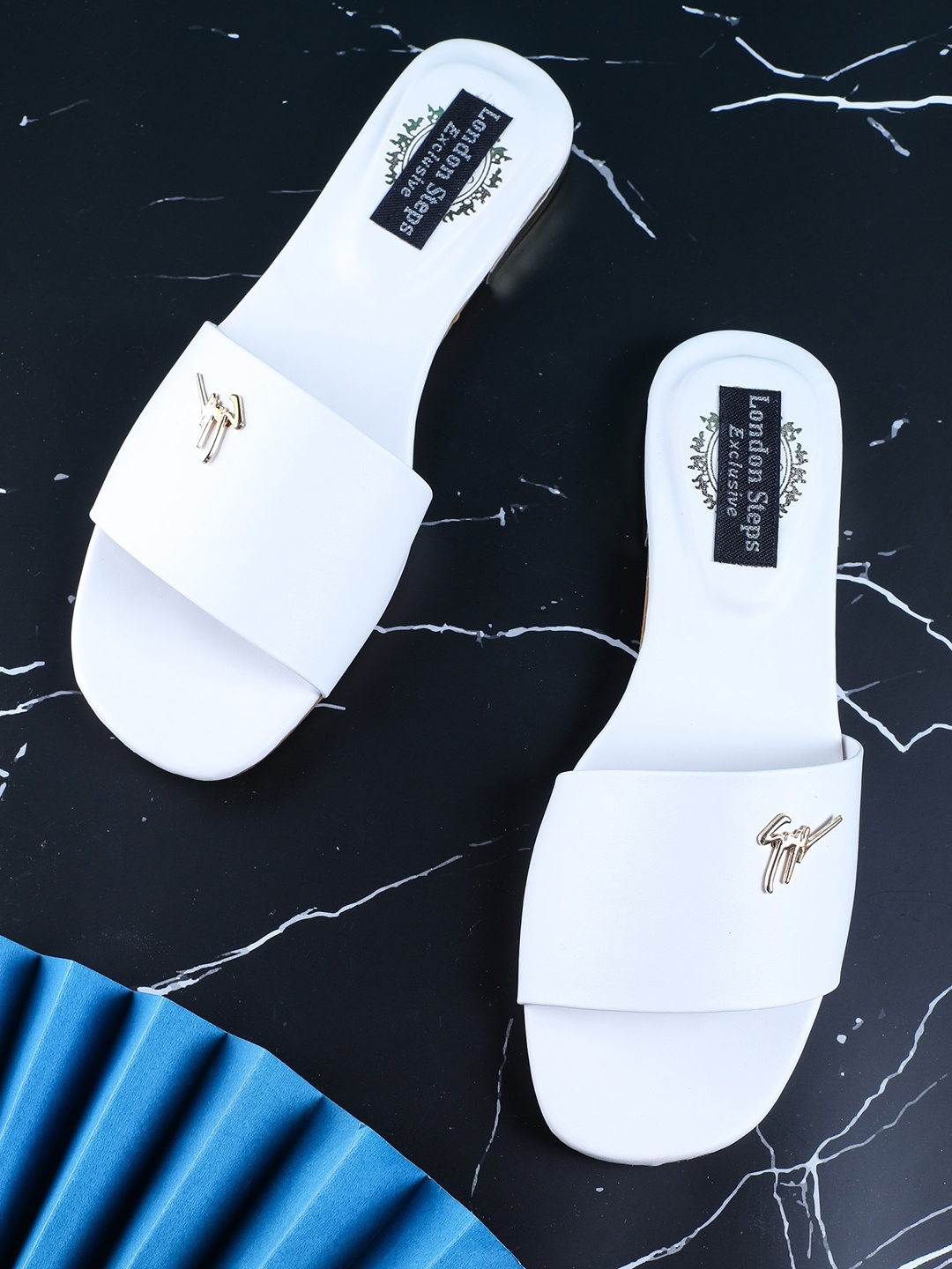 

LONDON STEPS White Open Toe Flats