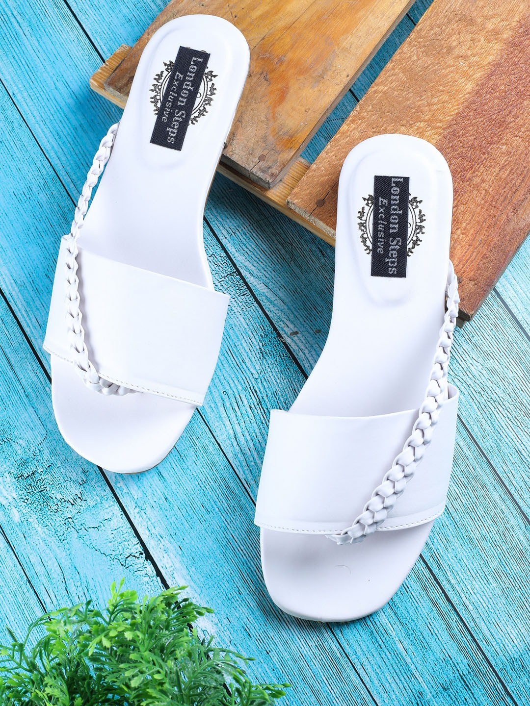 

LONDON STEPS Women White Open Toe Flats