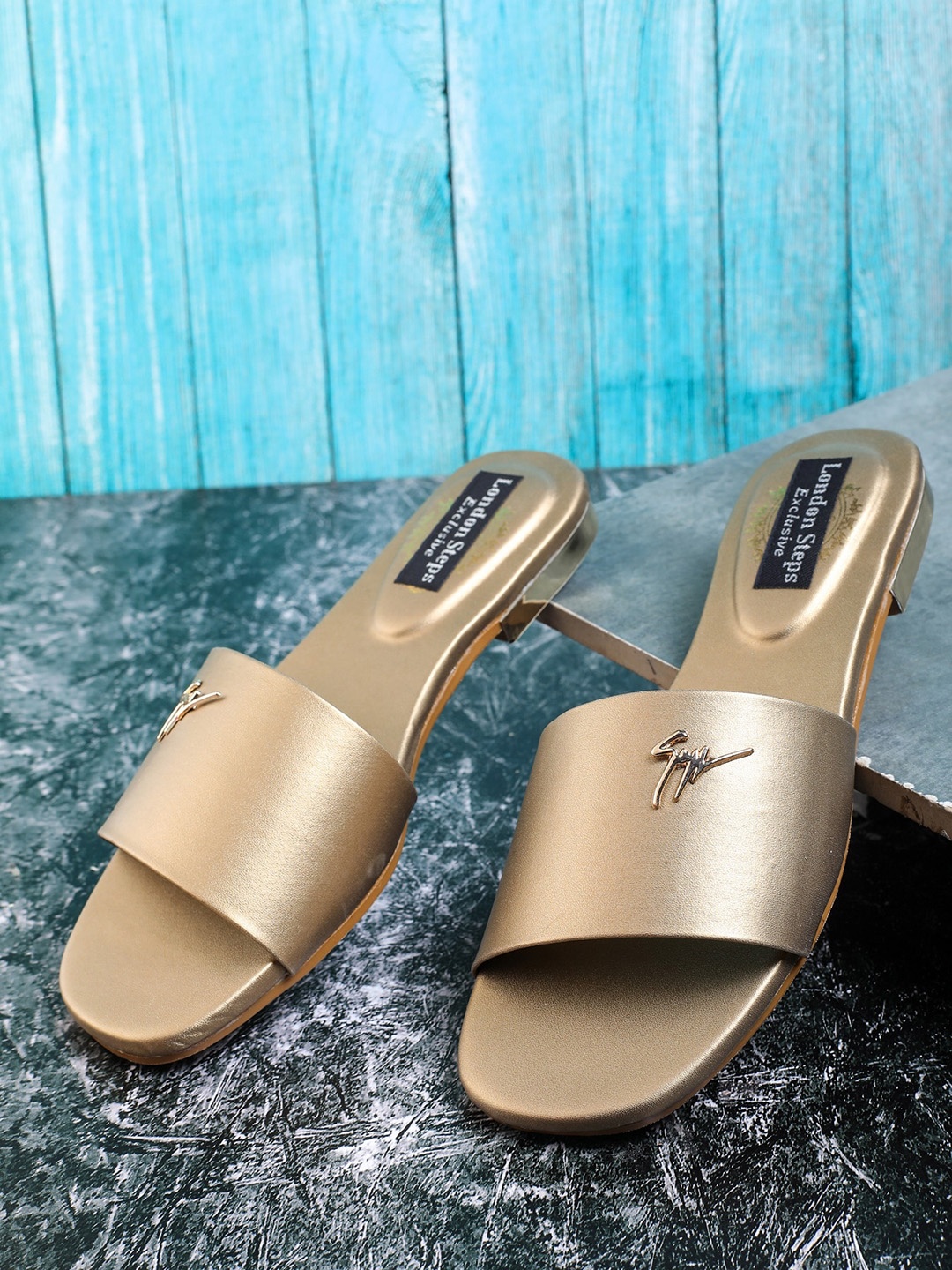 

LONDON STEPS Women Gold-Toned Open Toe Flats