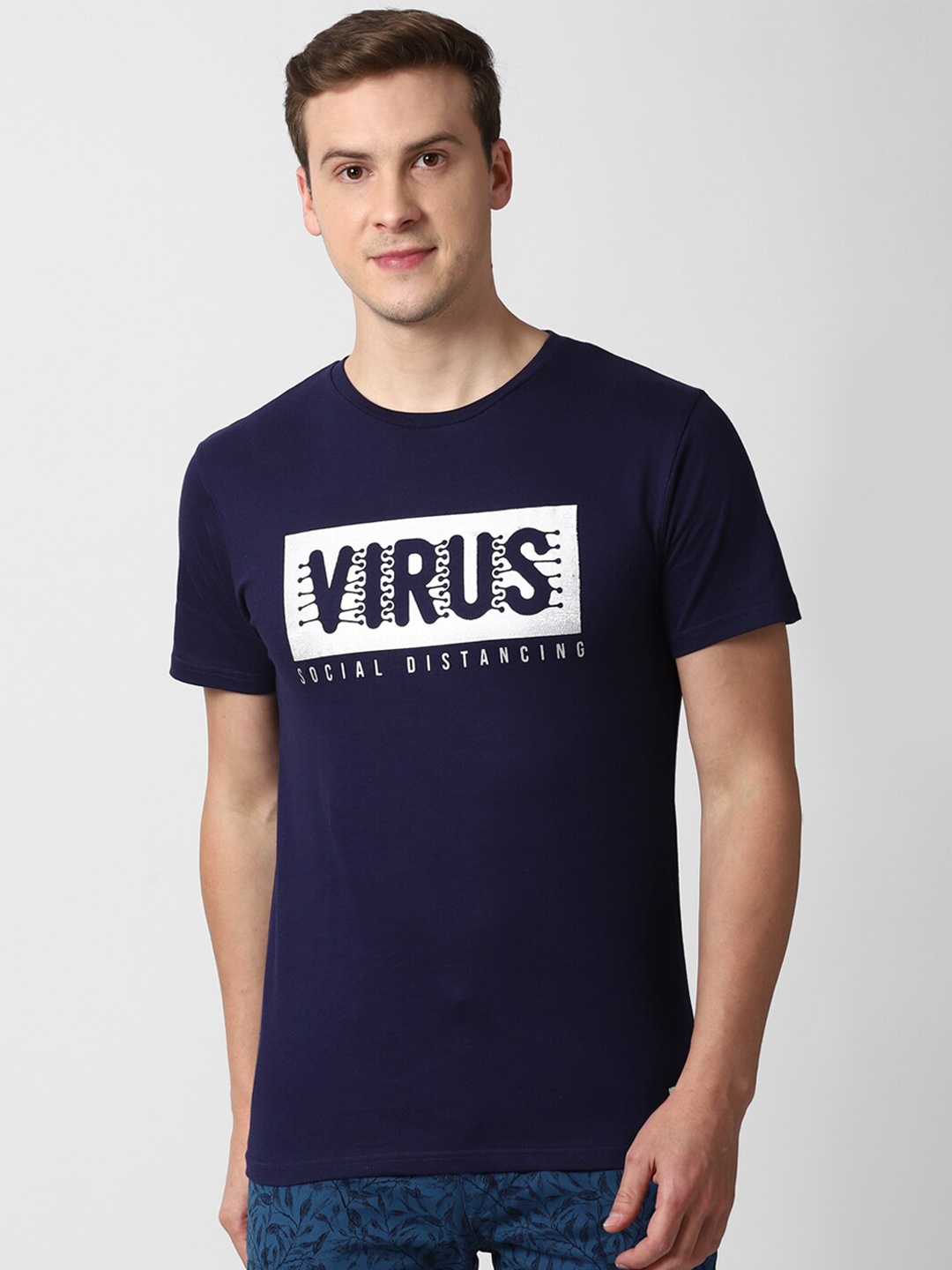 

Peter England Casuals Men Navy Blue Typography Printed Raw Edge Slim Fit T-shirt