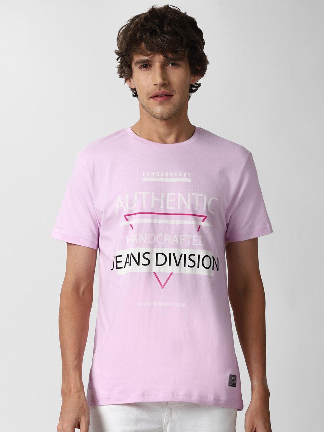 

Peter England Casuals Men Purple Typography Printed Raw Edge Slim Fit T-shirt